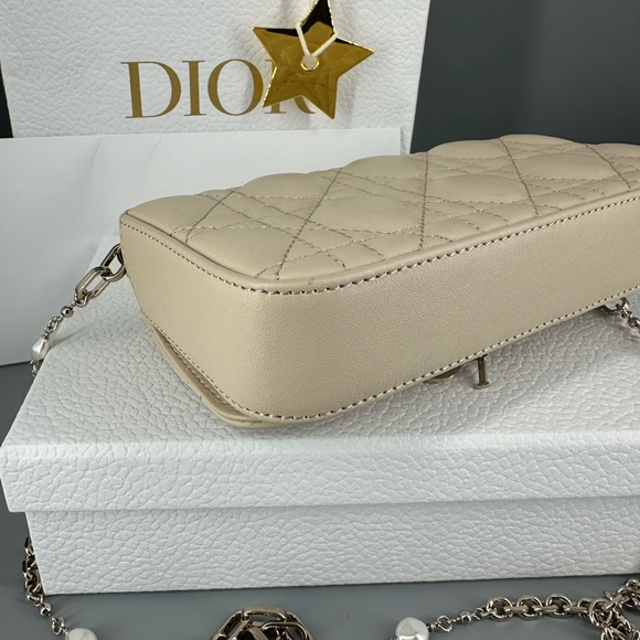 Dior Beige Quilted Chain Bag - Picture 8 of 14